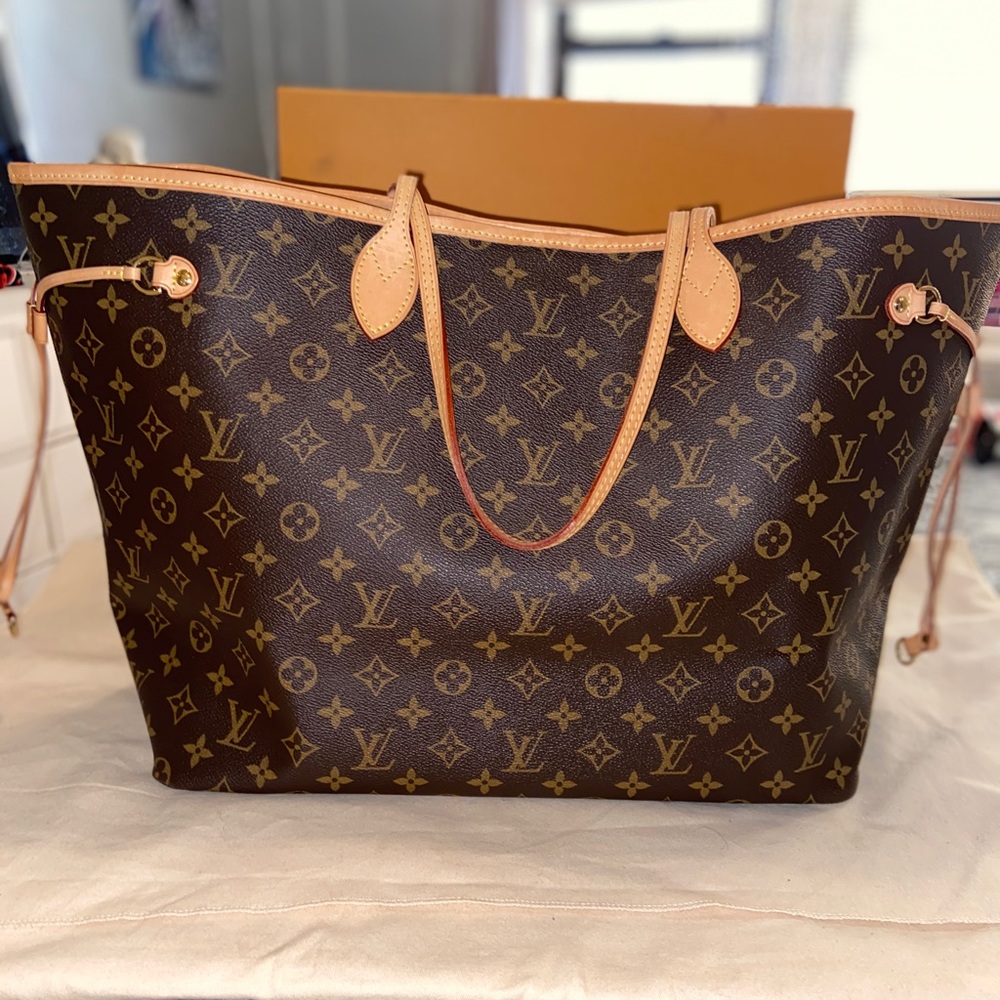 100% Authentic Louis Vuitton GM Neverfull …